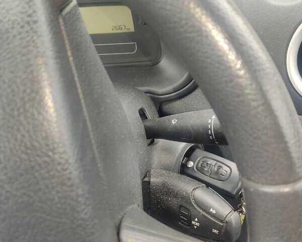 Черный Ситроен С3, объемом двигателя 1.36 л и пробегом 129 тыс. км за 4200 $, фото 6 на Automoto.ua