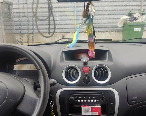 Черный Ситроен С3, объемом двигателя 1.36 л и пробегом 129 тыс. км за 4200 $, фото 8 на Automoto.ua