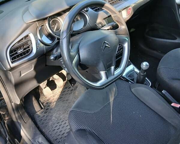 Черный Ситроен С3, объемом двигателя 1.4 л и пробегом 150 тыс. км за 5200 $, фото 13 на Automoto.ua