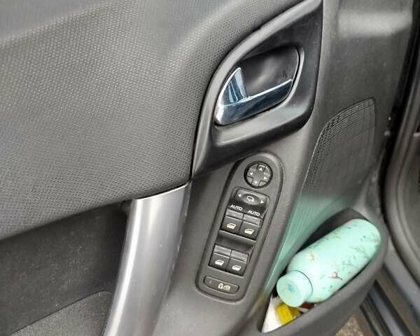 Черный Ситроен С3, объемом двигателя 1.4 л и пробегом 300 тыс. км за 5200 $, фото 15 на Automoto.ua