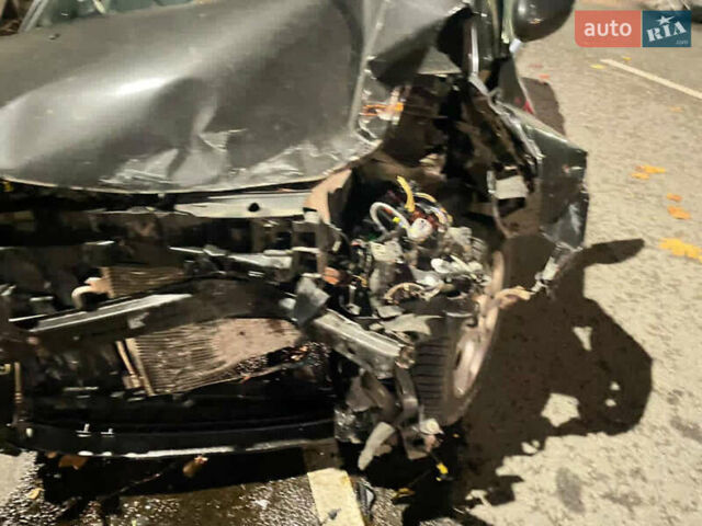 Черный Ситроен С3, объемом двигателя 1.6 л и пробегом 260 тыс. км за 2200 $, фото 5 на Automoto.ua