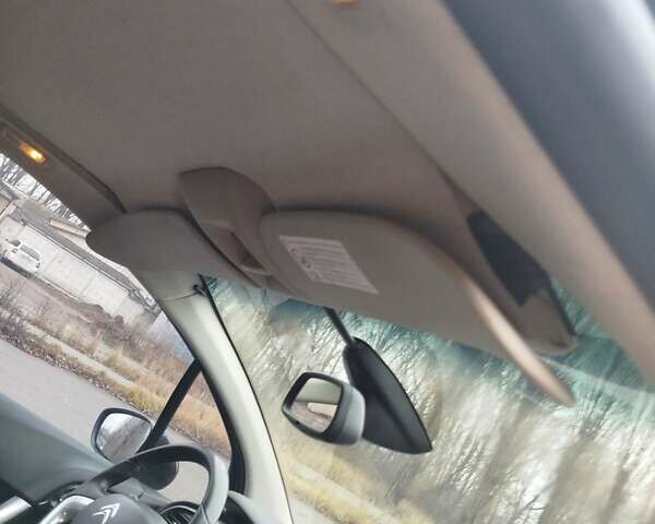 Черный Ситроен С3, объемом двигателя 1.4 л и пробегом 300 тыс. км за 5200 $, фото 22 на Automoto.ua