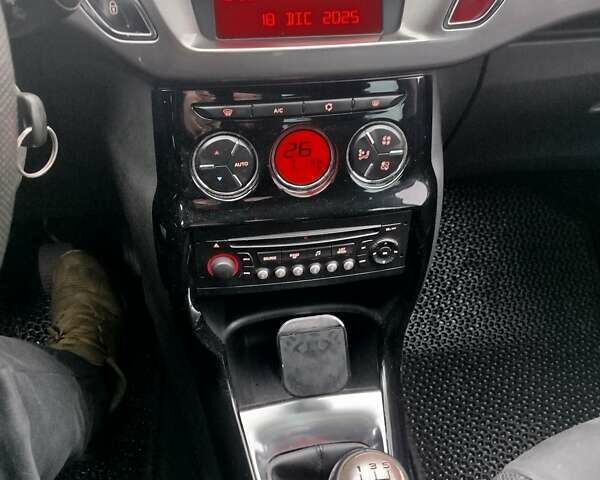 Черный Ситроен С3, объемом двигателя 1.4 л и пробегом 300 тыс. км за 5200 $, фото 16 на Automoto.ua