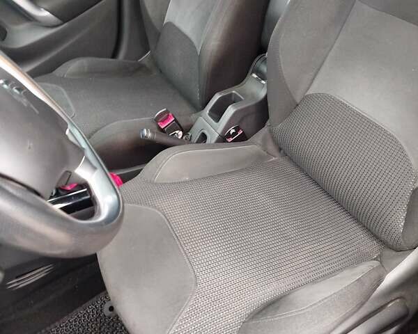 Черный Ситроен С3, объемом двигателя 1.4 л и пробегом 300 тыс. км за 5200 $, фото 24 на Automoto.ua