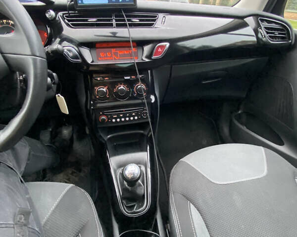 Черный Ситроен С3, объемом двигателя 1.4 л и пробегом 190 тыс. км за 5250 $, фото 31 на Automoto.ua