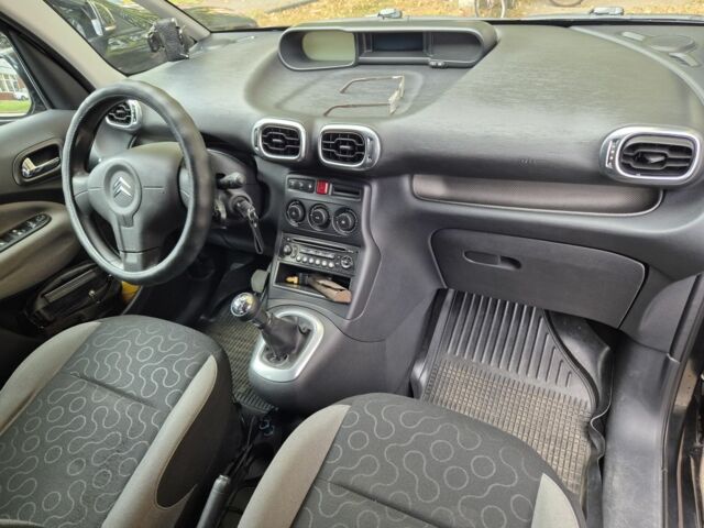 Черный Ситроен С3, объемом двигателя 1.4 л и пробегом 210 тыс. км за 6300 $, фото 6 на Automoto.ua