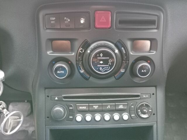 Чорний Сітроен С3, об'ємом двигуна 1.6 л та пробігом 219 тис. км за 6000 $, фото 4 на Automoto.ua