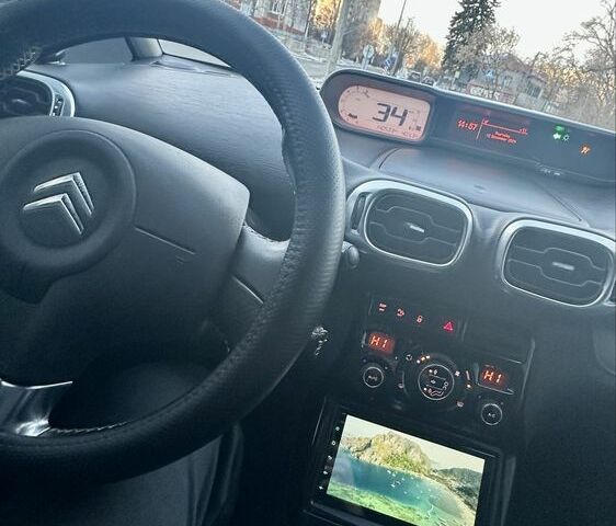 Черный Ситроен С3, объемом двигателя 1.6 л и пробегом 140 тыс. км за 6600 $, фото 2 на Automoto.ua