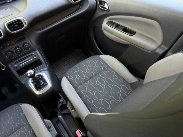 Черный Ситроен С3, объемом двигателя 1.6 л и пробегом 227 тыс. км за 7300 $, фото 14 на Automoto.ua