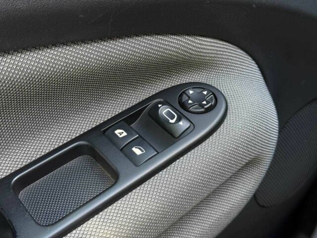 Черный Ситроен С3, объемом двигателя 1.6 л и пробегом 227 тыс. км за 7300 $, фото 17 на Automoto.ua