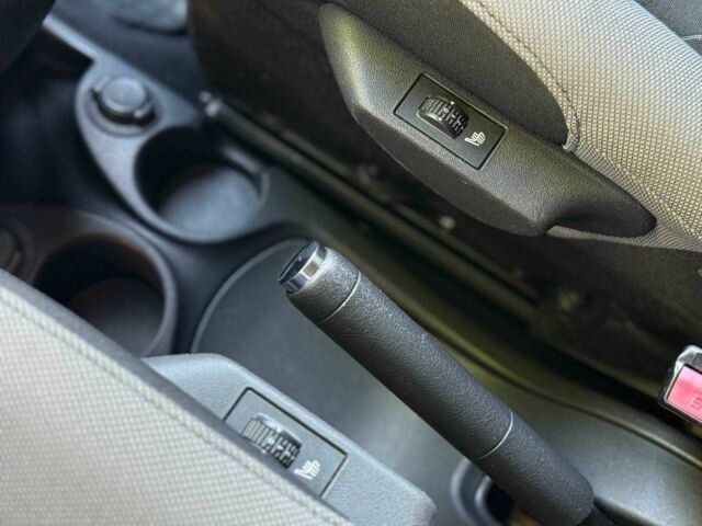 Черный Ситроен С3, объемом двигателя 1.6 л и пробегом 227 тыс. км за 7300 $, фото 20 на Automoto.ua