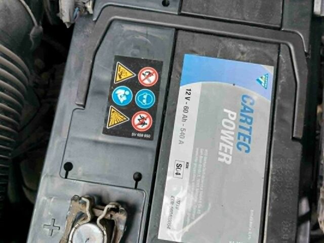 Черный Ситроен С3, объемом двигателя 1.6 л и пробегом 197 тыс. км за 4676 $, фото 3 на Automoto.ua