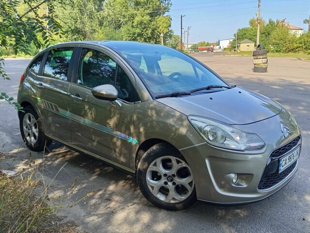 Коричневый Ситроен С3, объемом двигателя 1.4 л и пробегом 300 тыс. км за 5800 $, фото 1 на Automoto.ua