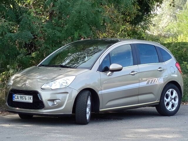 Коричневый Ситроен С3, объемом двигателя 1.4 л и пробегом 300 тыс. км за 5800 $, фото 2 на Automoto.ua