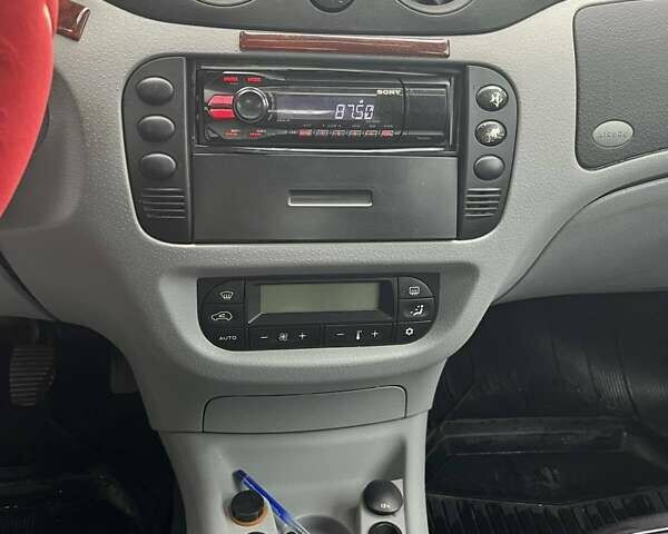 Красный Ситроен С3, объемом двигателя 1.36 л и пробегом 225 тыс. км за 3400 $, фото 5 на Automoto.ua