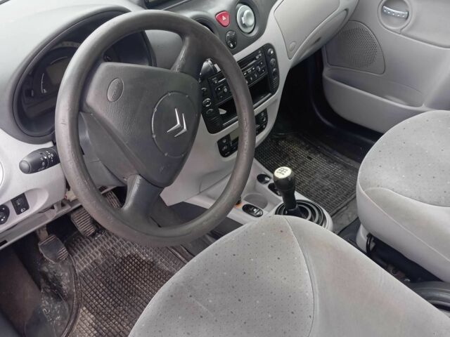 Красный Ситроен С3, объемом двигателя 1.4 л и пробегом 260 тыс. км за 2700 $, фото 5 на Automoto.ua