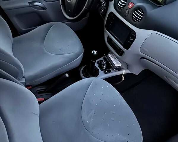 Ситроен С3 2004 в Черкассах на Automoto.ua Красный Ситроен С3, объемом двигателя 1.36 л и пробегом 181 тыс. км за 3950 $, фото 4 на Automoto.ua