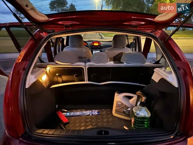 Ситроен С3 2004 в Черкассах на Automoto.ua Красный Ситроен С3, объемом двигателя 1.36 л и пробегом 181 тыс. км за 3950 $, фото 2 на Automoto.ua