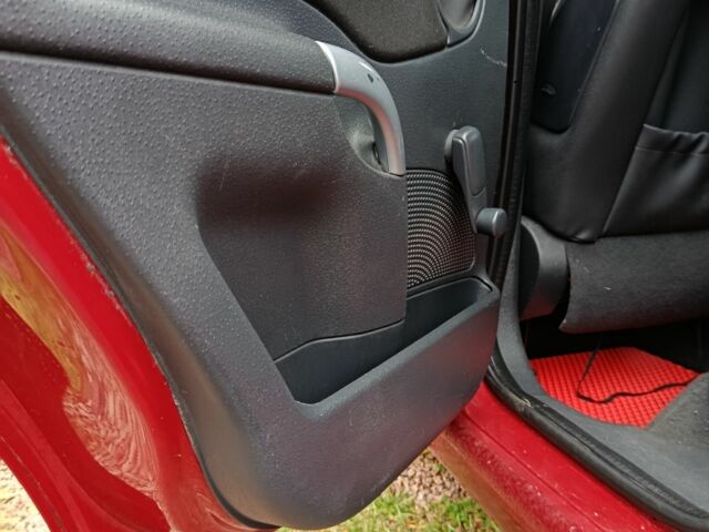 Красный Ситроен С3, объемом двигателя 1.4 л и пробегом 188 тыс. км за 3650 $, фото 4 на Automoto.ua