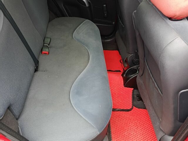 Красный Ситроен С3, объемом двигателя 1.4 л и пробегом 188 тыс. км за 3650 $, фото 6 на Automoto.ua