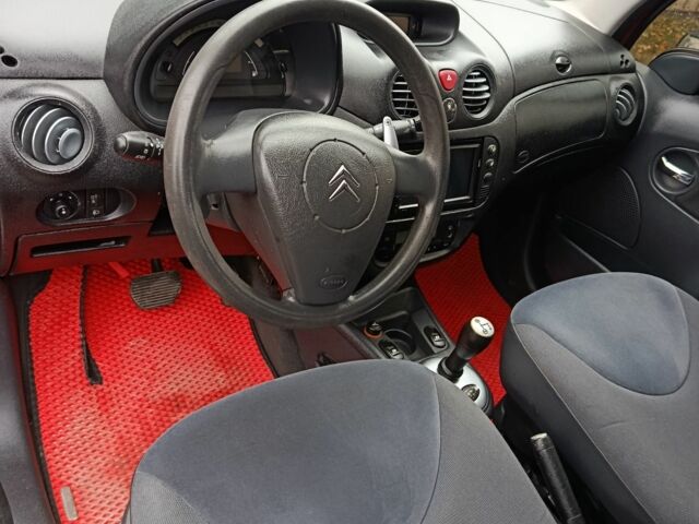 Красный Ситроен С3, объемом двигателя 1.4 л и пробегом 188 тыс. км за 3650 $, фото 5 на Automoto.ua