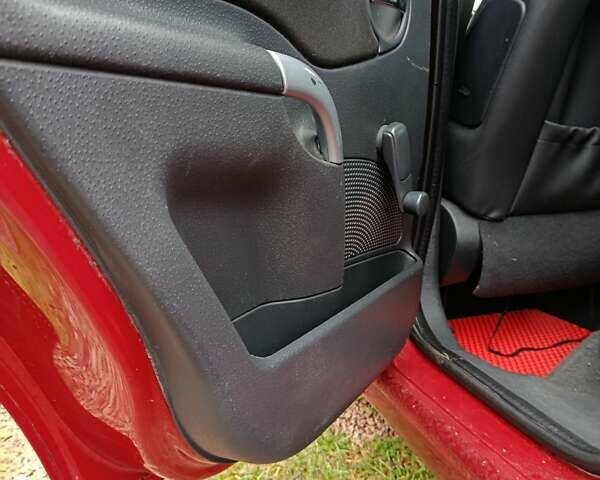 Красный Ситроен С3, объемом двигателя 1.4 л и пробегом 188 тыс. км за 3650 $, фото 3 на Automoto.ua