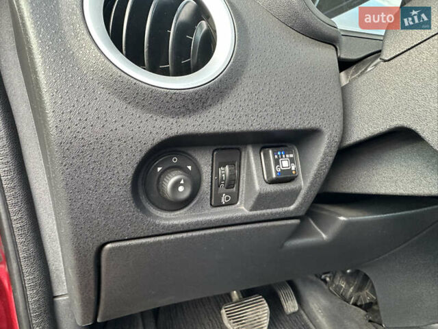 Червоний Сітроен С3, об'ємом двигуна 1.36 л та пробігом 137 тис. км за 4800 $, фото 14 на Automoto.ua