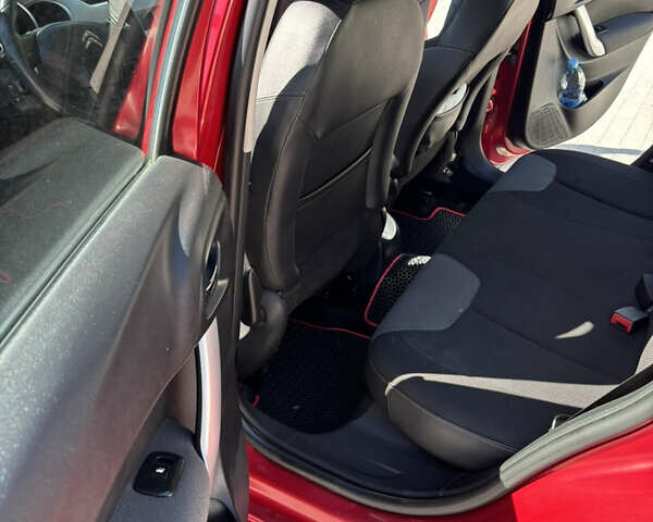 Красный Ситроен С3, объемом двигателя 1.4 л и пробегом 255 тыс. км за 5000 $, фото 12 на Automoto.ua