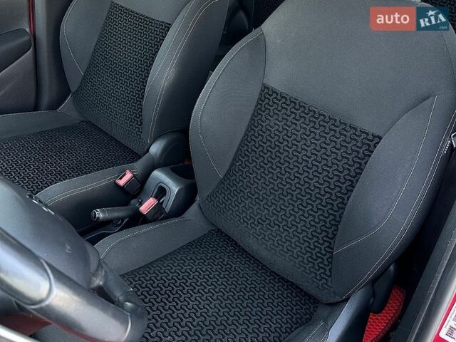 Красный Ситроен С3, объемом двигателя 1.4 л и пробегом 140 тыс. км за 6900 $, фото 42 на Automoto.ua