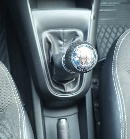 Красный Ситроен С3, объемом двигателя 1.4 л и пробегом 274 тыс. км за 4800 $, фото 25 на Automoto.ua