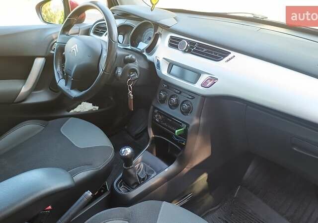 Красный Ситроен С3, объемом двигателя 1.4 л и пробегом 274 тыс. км за 4800 $, фото 18 на Automoto.ua
