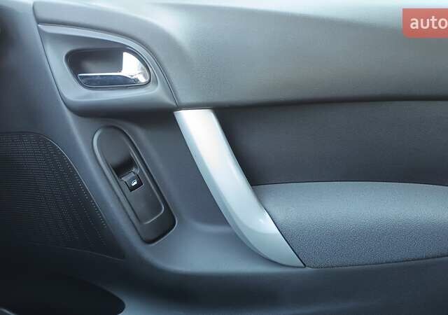 Красный Ситроен С3, объемом двигателя 1.4 л и пробегом 274 тыс. км за 4800 $, фото 26 на Automoto.ua