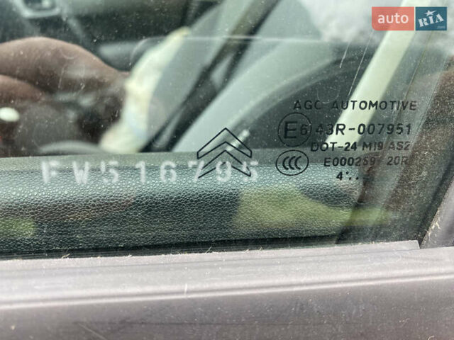 Красный Ситроен С3, объемом двигателя 1.2 л и пробегом 208 тыс. км за 6800 $, фото 18 на Automoto.ua