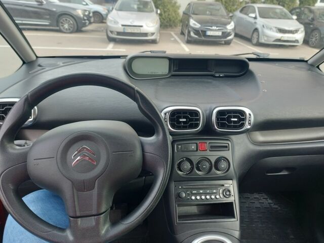 Красный Ситроен С3, объемом двигателя 1.4 л и пробегом 145 тыс. км за 6000 $, фото 5 на Automoto.ua