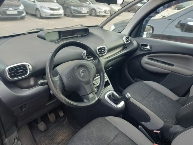 Красный Ситроен С3, объемом двигателя 1.4 л и пробегом 145 тыс. км за 6000 $, фото 4 на Automoto.ua