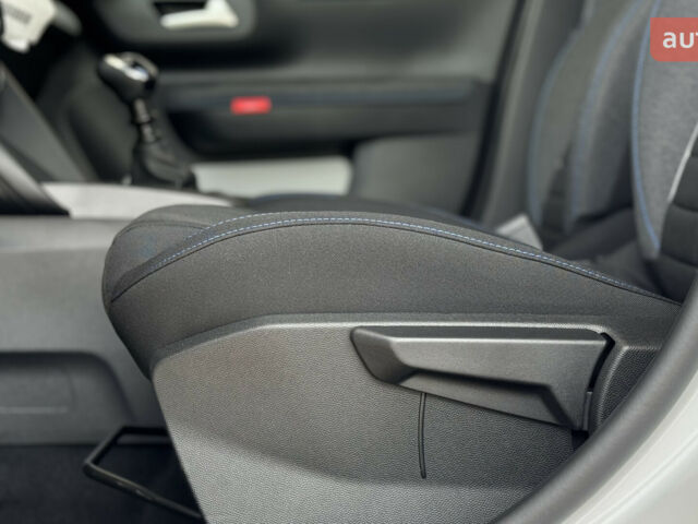 Сітроен С3, об'ємом двигуна 1.2 л та пробігом 0 тис. км за 18060 $, фото 32 на Automoto.ua