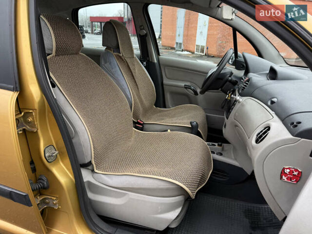 Желтый Ситроен С3, объемом двигателя 1.36 л и пробегом 273 тыс. км за 2499 $, фото 29 на Automoto.ua