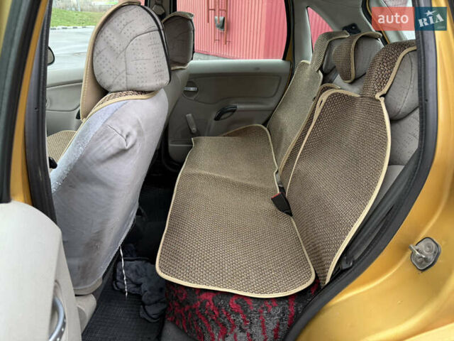 Желтый Ситроен С3, объемом двигателя 1.36 л и пробегом 273 тыс. км за 2499 $, фото 26 на Automoto.ua
