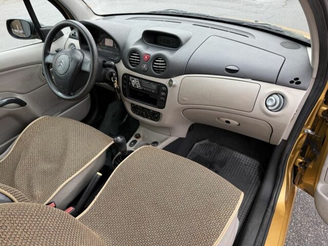 Желтый Ситроен С3, объемом двигателя 1.4 л и пробегом 273 тыс. км за 2499 $, фото 18 на Automoto.ua