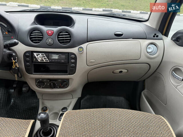 Желтый Ситроен С3, объемом двигателя 1.36 л и пробегом 273 тыс. км за 2499 $, фото 19 на Automoto.ua