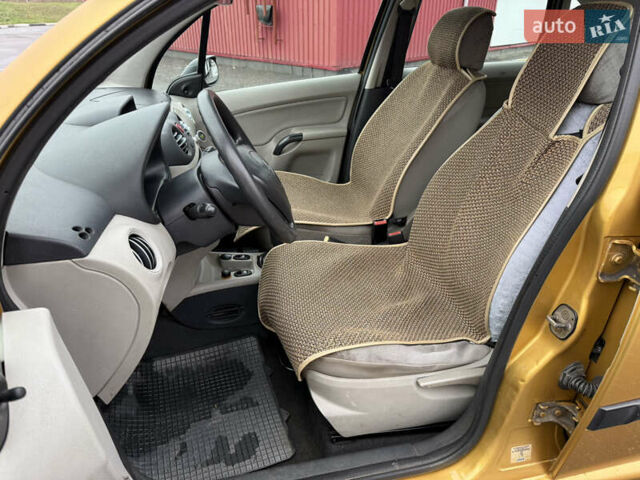 Желтый Ситроен С3, объемом двигателя 1.36 л и пробегом 273 тыс. км за 2499 $, фото 24 на Automoto.ua