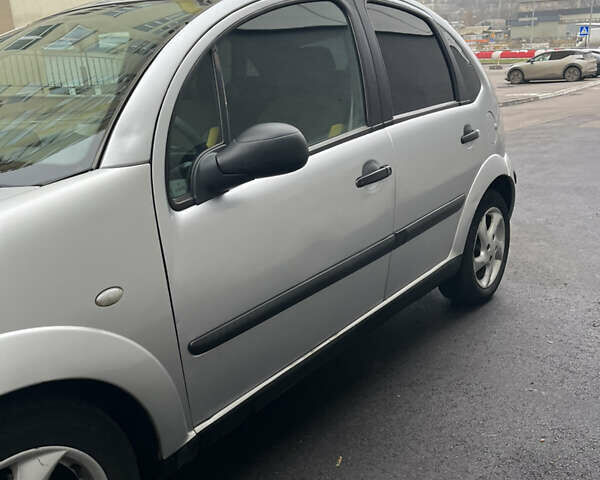 Серый Ситроен С3, объемом двигателя 1.36 л и пробегом 295 тыс. км за 3800 $, фото 5 на Automoto.ua