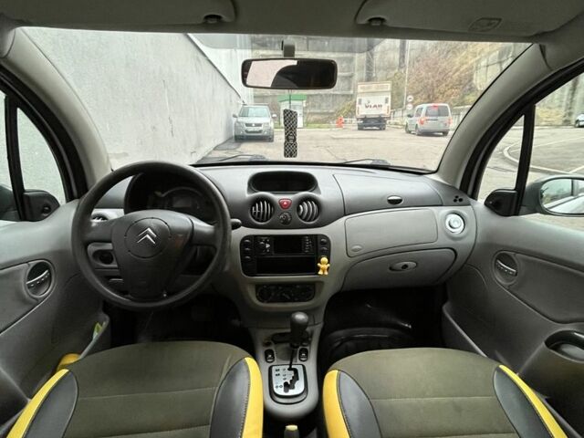 Серый Ситроен С3, объемом двигателя 1.4 л и пробегом 295 тыс. км за 3800 $, фото 2 на Automoto.ua