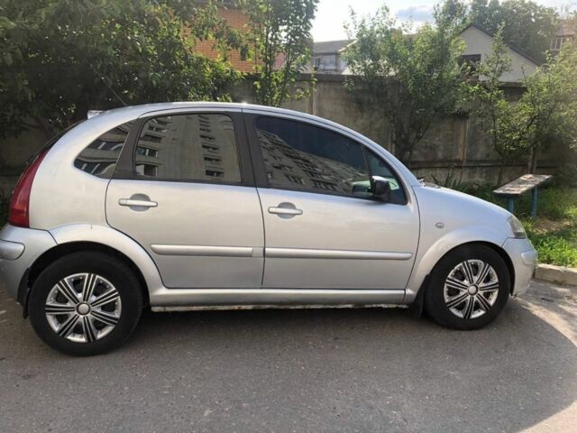 Серый Ситроен С3, объемом двигателя 1.4 л и пробегом 250 тыс. км за 3500 $, фото 2 на Automoto.ua