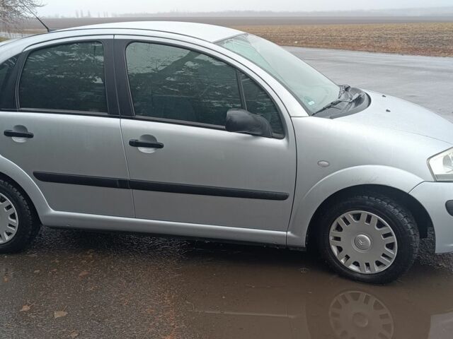 Серый Ситроен С3, объемом двигателя 1.4 л и пробегом 150 тыс. км за 4000 $, фото 1 на Automoto.ua