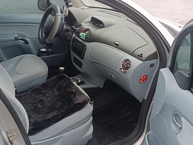 Серый Ситроен С3, объемом двигателя 1.4 л и пробегом 150 тыс. км за 4000 $, фото 6 на Automoto.ua