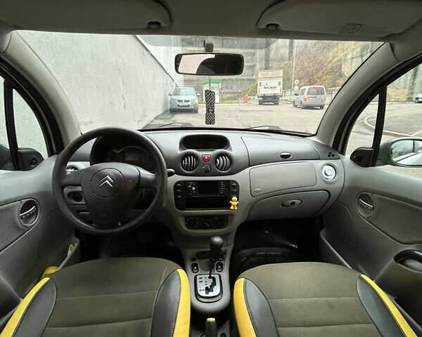 Серый Ситроен С3, объемом двигателя 1.36 л и пробегом 295 тыс. км за 3800 $, фото 3 на Automoto.ua