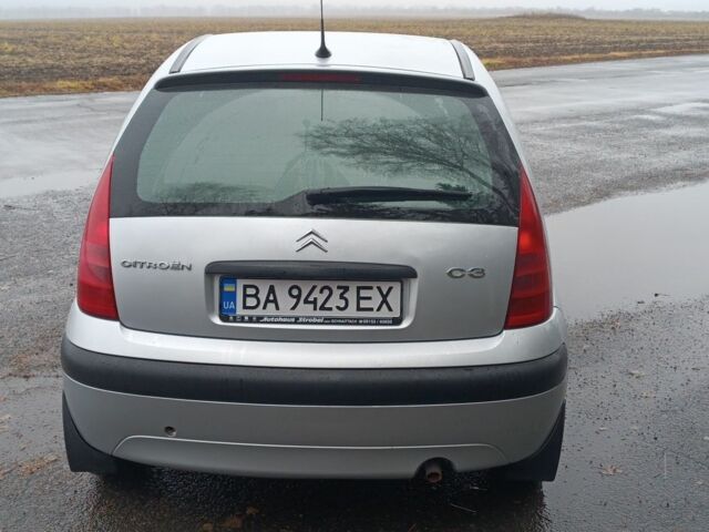 Серый Ситроен С3, объемом двигателя 1.4 л и пробегом 150 тыс. км за 4000 $, фото 2 на Automoto.ua