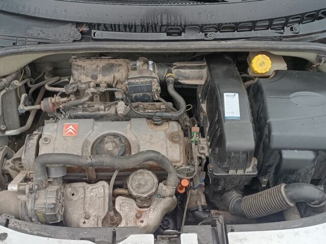 Серый Ситроен С3, объемом двигателя 1.4 л и пробегом 150 тыс. км за 4000 $, фото 7 на Automoto.ua