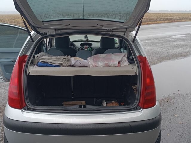 Серый Ситроен С3, объемом двигателя 1.4 л и пробегом 150 тыс. км за 4000 $, фото 4 на Automoto.ua